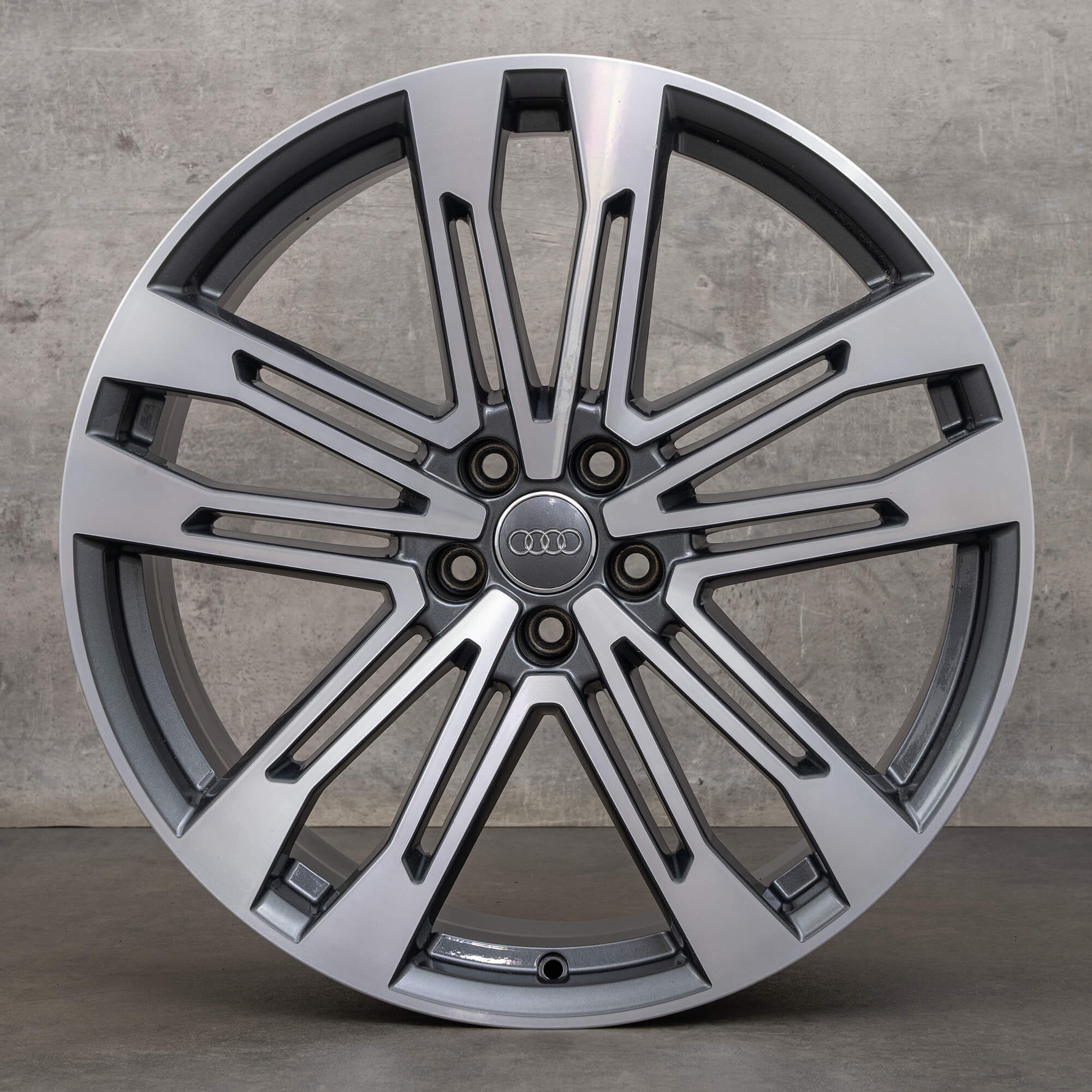 AW59040 Audi SQ5 Charcoal Machined OEM Wheel Rim