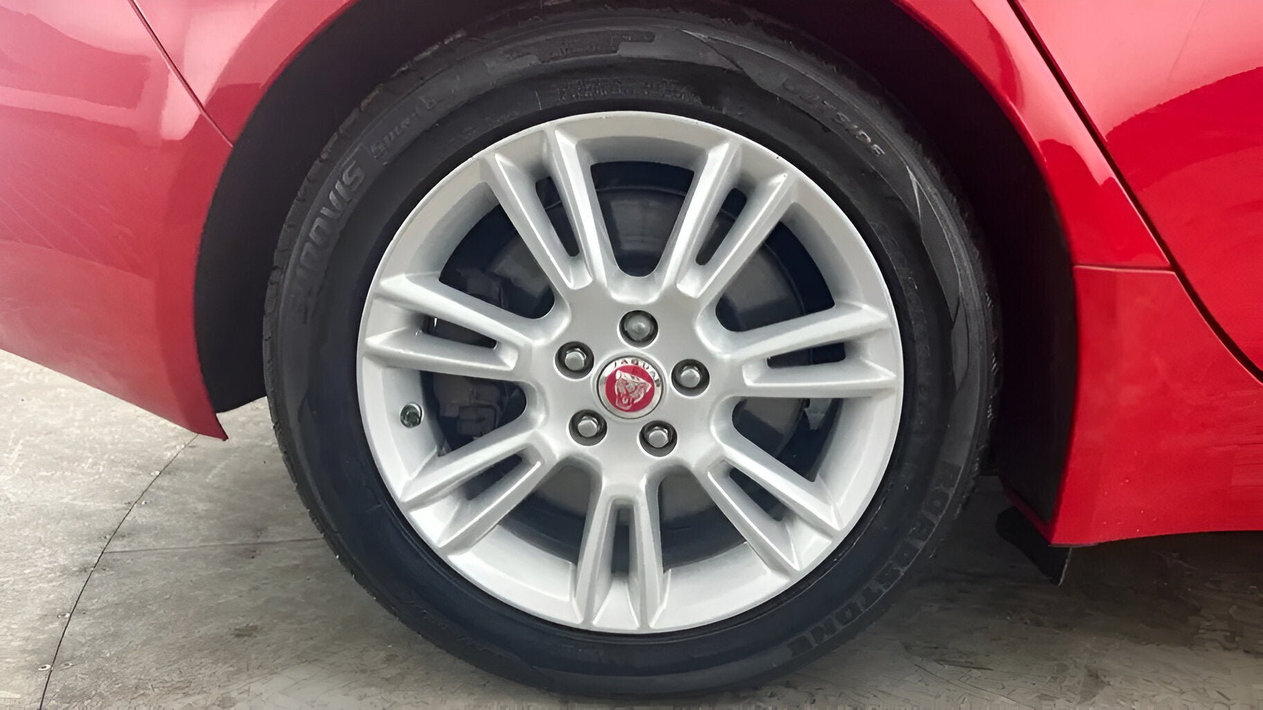 AW59952 Jaguar XE Silver Powder Coated OEM Wheel Rim